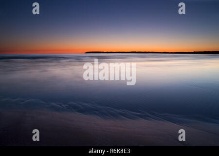 Sonnenuntergang am Sandstrand von Yyteri Strand Stockfoto