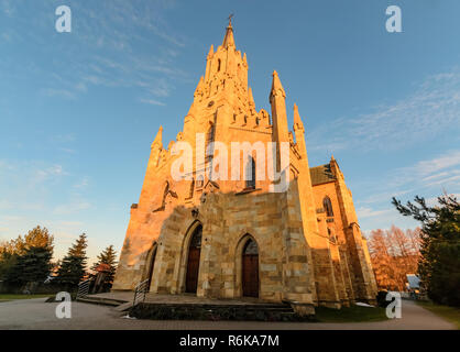 Gotische Hl. Jacek steinerne Kirche in Chocholow, Polen, Seitenansicht. Stockfoto
