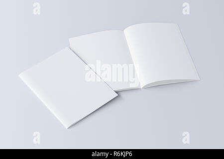 Leere Booklet auf weißem Hintergrund mit Beschneidungspfad um Broschüren. Offen und Geschlossen. 3D-Darstellung Stockfoto