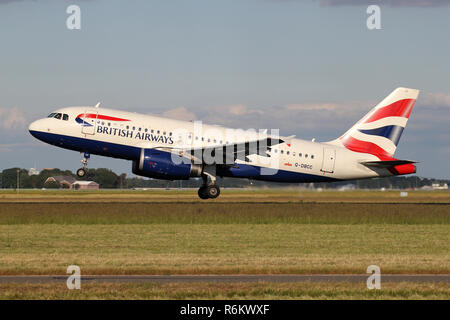 British Airways Airbus A319-100 mit der Registrierung G-DBCC nur Airborne auf dem Amsterdamer Flughafen Schiphol.