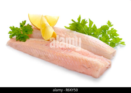 Raw Seehecht Fisch Filet Stücke. Auf weissem Hintergrund. Stockfoto