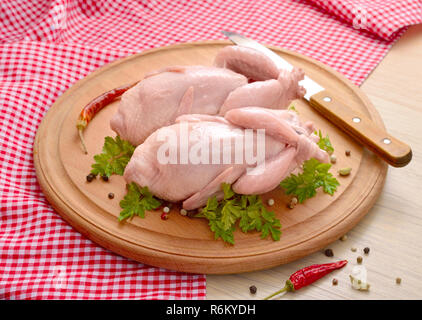 Wachtel Fleisch auf die Runde. Stockfoto