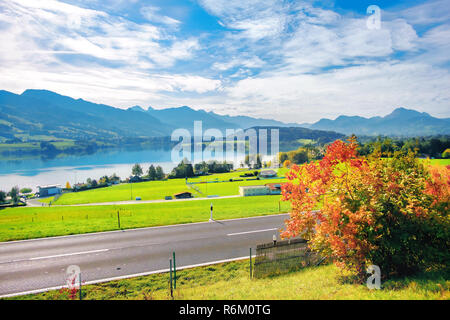 Landschaft mit See von Gruyère in der Schweiz. Kanton Fribourg, Schweiz Stockfoto