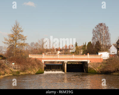 Stausee kleine Brücke von Stream colchester Fluss Stockfoto