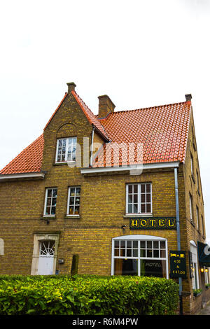 Brügge, Belgien - Dezember 13, 2017: Altes Hotel Restaurant im historischen Zentrum von Brügge. Das Haus in der traditionellen belgischen Stil. Stockfoto