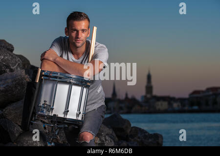 Verschiedene Einzelheiten der Durchführung Musik Künstler mit Percussion Instrumente Stockfoto