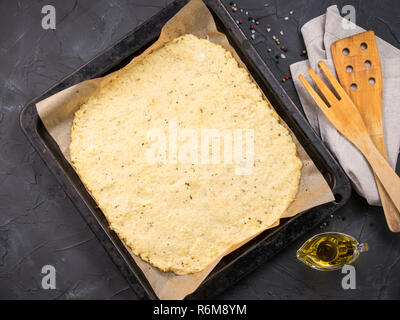 Hausgemachte Blumenkohl Pizza Teig Teig Stockfoto