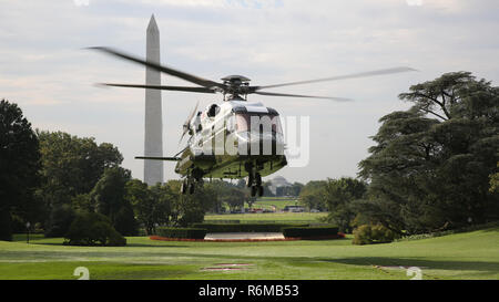 Marine Helicopter Squadron (HMX-1) läuft, Testflüge des neuen VH-92 ein über den Süden Rasen des Weißen Hauses auf Sept. 22, 2018, Washington, D.C. (U.S. Marine Corps Foto von Sgt. Hunter Helis) Stockfoto