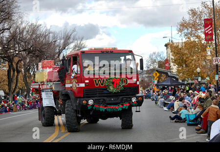 Prescott, Arizona, USA - Dezember 1, 2018: Williamson Tal firetruck eingerichtet an der Christmas Parade Stockfoto