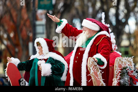 Prescott, Arizona, USA - Dezember 1, 2018: Herr und Frau Santa Claus Christmas Parade Stockfoto