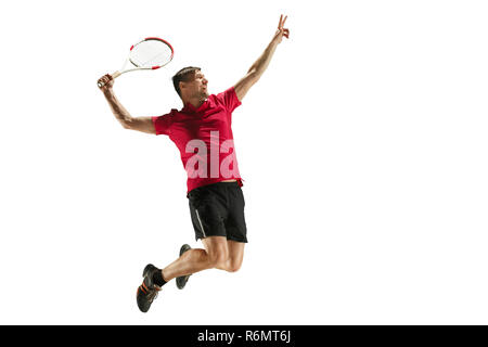 Ein kaukasischer Mann spielt Tennis Player auf weißem Hintergrund Stockfoto