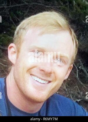 WASHINGTON (28. Mai 2017) Undatiertes Foto von Special Warfare Operator 1. Klasse Remington Peters. Ein Mitglied der Elite Fallschirm Team der US Navy, den Sprung Frösche, Peters starb am 28 Mai, 2017 nach seinem Fallschirm versagt und er in den Hudson River landete während einer Antenne Demonstration an Liberty State Park in Jersey City, New Jersey als Teil der Flotte Woche New York. Stockfoto