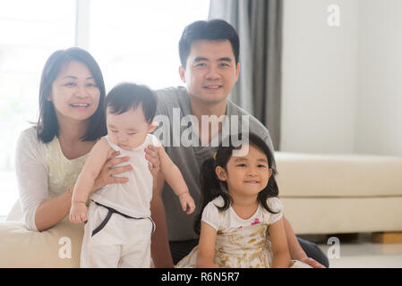 Portrait von glücklichen asiatischen Familie Stockfoto