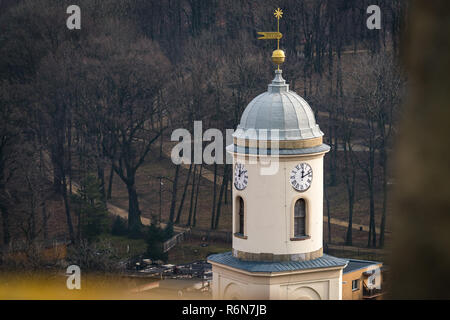 Glockenturm der St. Hedwig Katholische Kirche in Bolkow Stockfoto