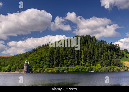 Victorian Tower am Lake Vyrnwy Reservoir in Powys, Wales Stockfoto