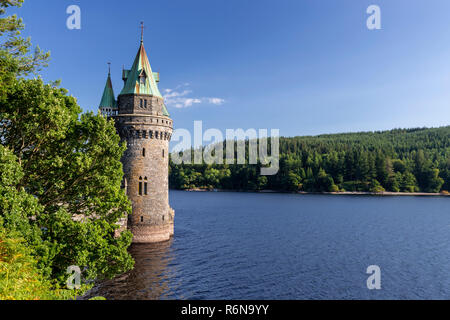 Victorian Tower am Lake Vyrnwy Reservoir in Powys, Wales Stockfoto