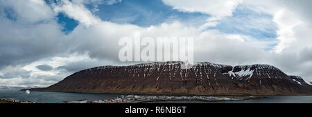 Panoramablick in Isafjordur, Island Stockfoto