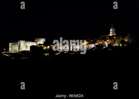 Sabiote Dorf Panoramaaussicht in der Nacht, Jaen, Spanien Stockfoto