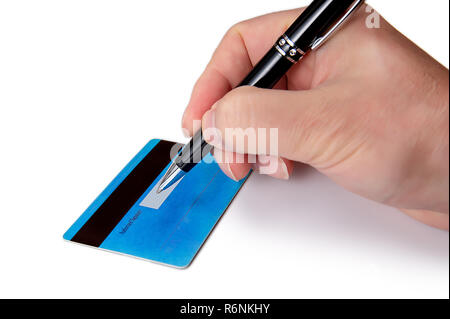 Der Geschäftsmann hand Unterzeichnung die Rückseite seiner Kreditkarte. Stockfoto