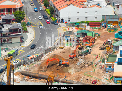 Luftbild der Baustelle an der Straße von Singapur Chinatown im sonnigen Tag Stockfoto