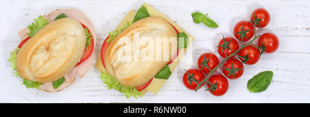 BrÃ¶tchen Sandwich Baguette belegt mit KÃ¤se und Schinken von Ihr Browser kann leider keine eingebetteten Frames anzeigen Banner auf Holzbrett Stockfoto