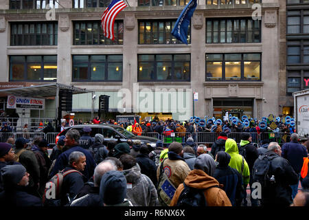 Eine Union, die die Rallye außerhalb von Charta Spektrum Büros, indem sie ihre Union busting gehalten, und irreführende Geschäftspraktiken, New York, NY Dec 5, 2018 Stockfoto