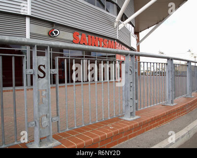 Außerhalb der Heiligen Megastore, bei St. Mary's Stadium, die Heimat von Southampton Football Club Stockfoto