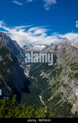 Die Zugspitze in den bayerischen Alpen. Stockfoto