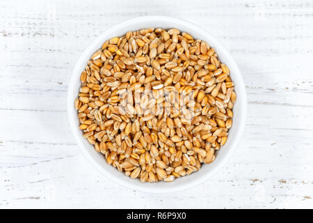 Weizen Getreide Weizen Körner von oben Holzbrett Stockfoto
