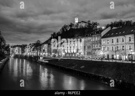 Abend Panorama der Riverfront von Ljubljana, Slowenien. Stockfoto