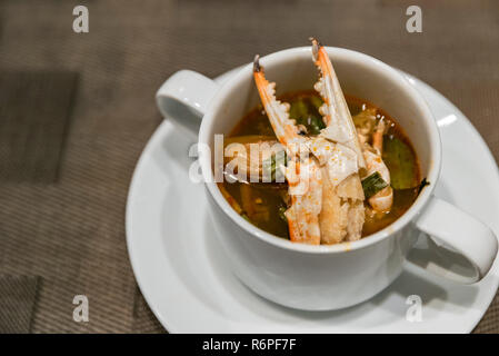 Krabbe Tom Yum Suppe Stockfoto