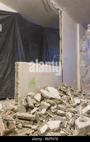 Umbauarbeiten in einer Wohnung, Abbau von Wänden Stockfoto