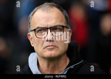 1. Dezember 2018, Bramall Lane, Sheffield, England; Sky Bet Meisterschaft, Sheffield United v Leeds United; Leeds United Manager Marcelo Bielsa gelangt in die grub Credit: Conor Molloy/News Bilder der Englischen Football League Bilder unterliegen DataCo Lizenz Stockfoto