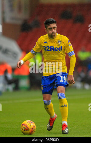 1. Dezember 2018, Bramall Lane, Sheffield, England; Sky Bet Meisterschaft, Sheffield United v Leeds United; Pablo Hernandez (19) von Leeds Utd mit der Kugel Credit: Craig Milner/News Bilder der Englischen Football League Bilder unterliegen DataCo Lizenz Stockfoto