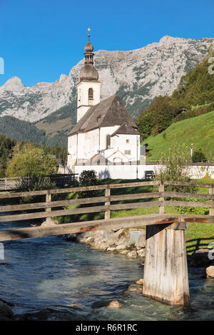 Pfarrkirche St. Sebastian, Reiteralpe, Ramsauer Ache, Berchtesgadener Land, Oberbayern, Deutschland Stockfoto