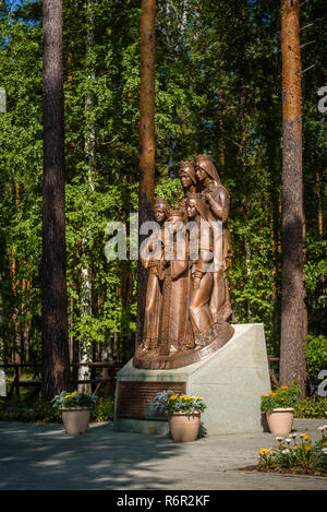 Statue der Romanow-Zaren Kinder im Kloster Ganina Yama Stockfoto