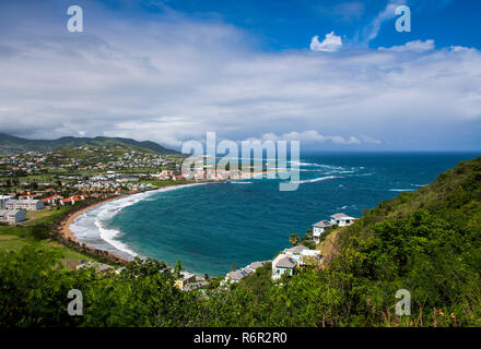 St. Kitts Küste, wo das Karibische Meer trifft Atlantik Stockfoto