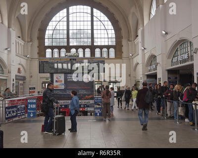 Danzig Hauptbahnhof, Gdańsk Główny, einem wichtigen Verkehrsknotenpunkt für Einheimische und Touristen Polen besuchen Stockfoto