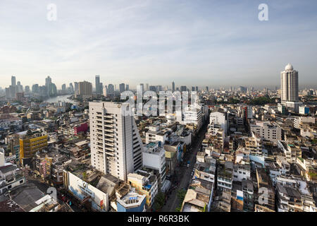 Skyline, Stadtblick, Wolkenkratzer, Bang Rak Financial District, Silom Bezirk, Panoramablick vom Grand China Hotel, Chinatown, Bangkok, Thailand Stockfoto