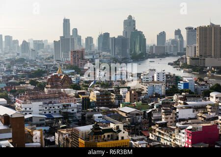 Skyline, Stadtblick, Wolkenkratzer, Bang Rak Financial District, Silom Bezirk, den Fluss Chao Phraya, Panoramablick vom Grand China Hotel, Chinatown Stockfoto