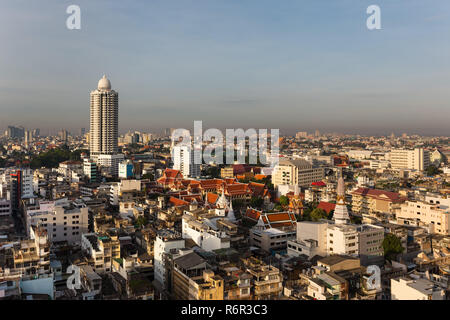 River Park Condominium, Tower am Menam Chao Phraya, Wat Chakkrawat Chakrawat, Tempel, Panoramablick vom Grand China Hotel, Chinatown, Bangkok Stockfoto