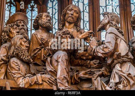 Heiligblut-Retabel des Würzburger Bildschnitzers Tilman Riemenschneider in der Stadtkirche St. Jakob, Rothenburg o.d. Tauber, Bayern, Deutschland Stockfoto