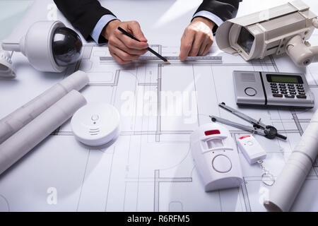 Nahaufnahme der Architekt Hand Zeichnung Blueprint Stockfoto