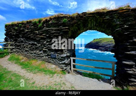 Tintagel Castle Landung Tor, Insel, Halbinsel, Cornwall, England, Großbritannien Stockfoto