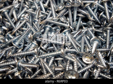 Hintergrundbild mit kleinen Schrauben lose Stockfoto