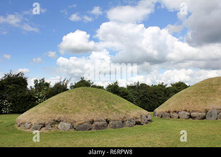 Newgrange und Knowth Stockfoto