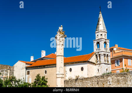 Die Säule der Schande und des St. Elia Kirche in Zadar, Kroatien Stockfoto