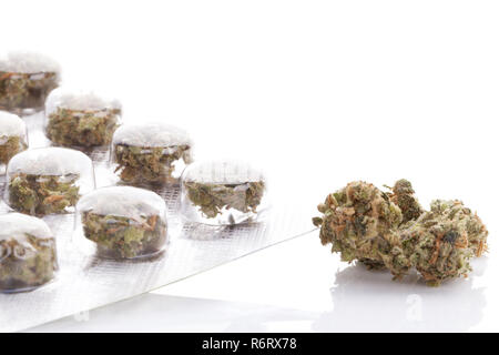 Medizinisches Marihuana in Blisterverpackung. Stockfoto