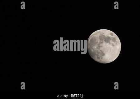 Waxing Gibbous Mond mit Kopie Raum Landschaft Stockfoto