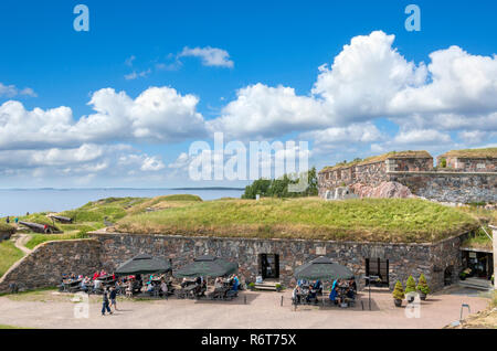 Suomenlinna, Helsinki. Café in der Festung auf Suomenlinna, Kustaanmiekka Insel Suomenlinna, Helsinki, Finnland. Stockfoto